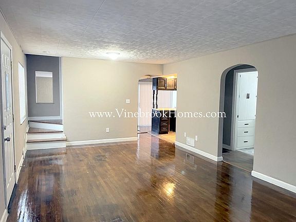 3rd image of 4925 Ellis Ave