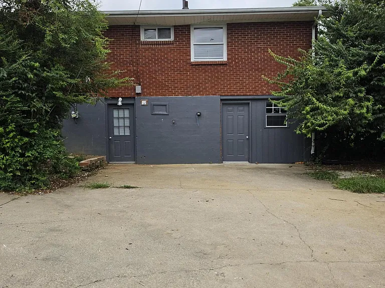 229 Newcastle Ct — Photo 15