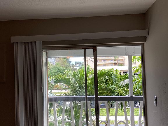 5th image of 510 Lakeshore Dr #25