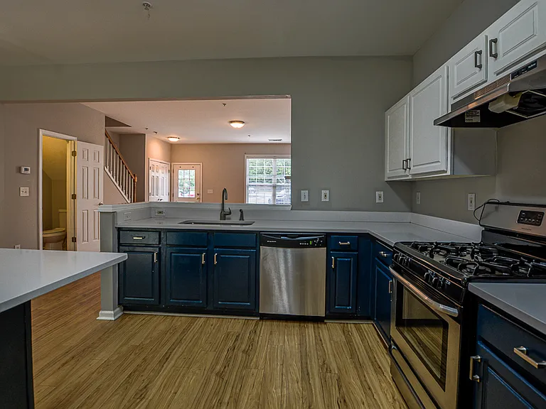 2716 Ashleigh Ln — Photo 9