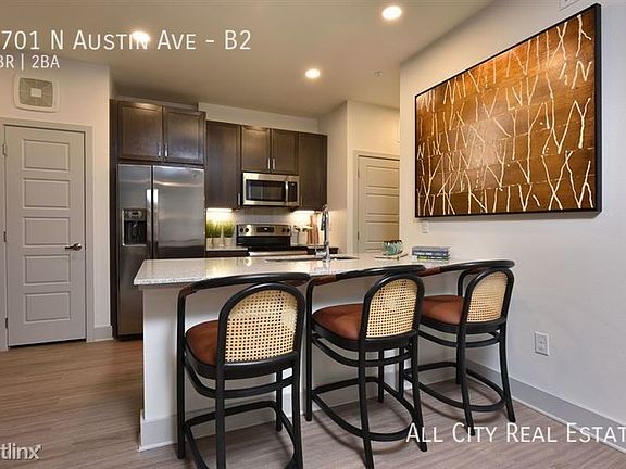 3rd image of 2701 N Austin Ave #B2