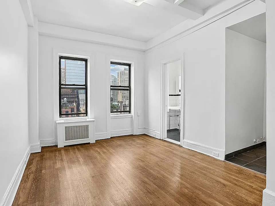 19 W 69th St #1502