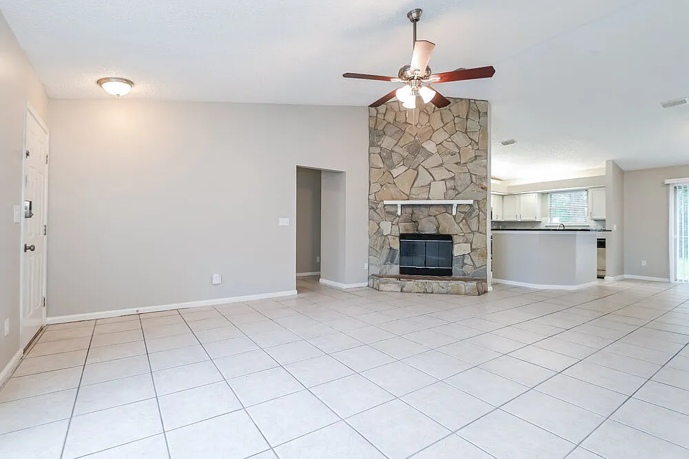 4 bed, 2.0 bath, 1538 sqft, $1,995 — Photo 4