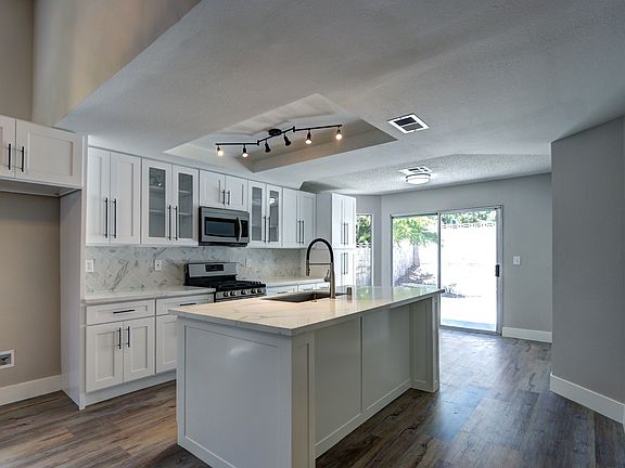 5th image of 8664 Toscana Ln