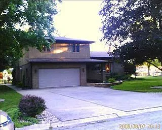 1309 Rivercrest Dr photo 1