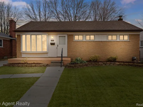 22821 Englehardt St, Saint Clair Shores, MI 48080