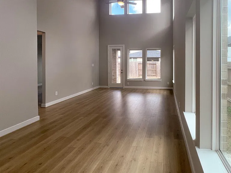 21818 Fitzroy Manor Ln — Photo 11