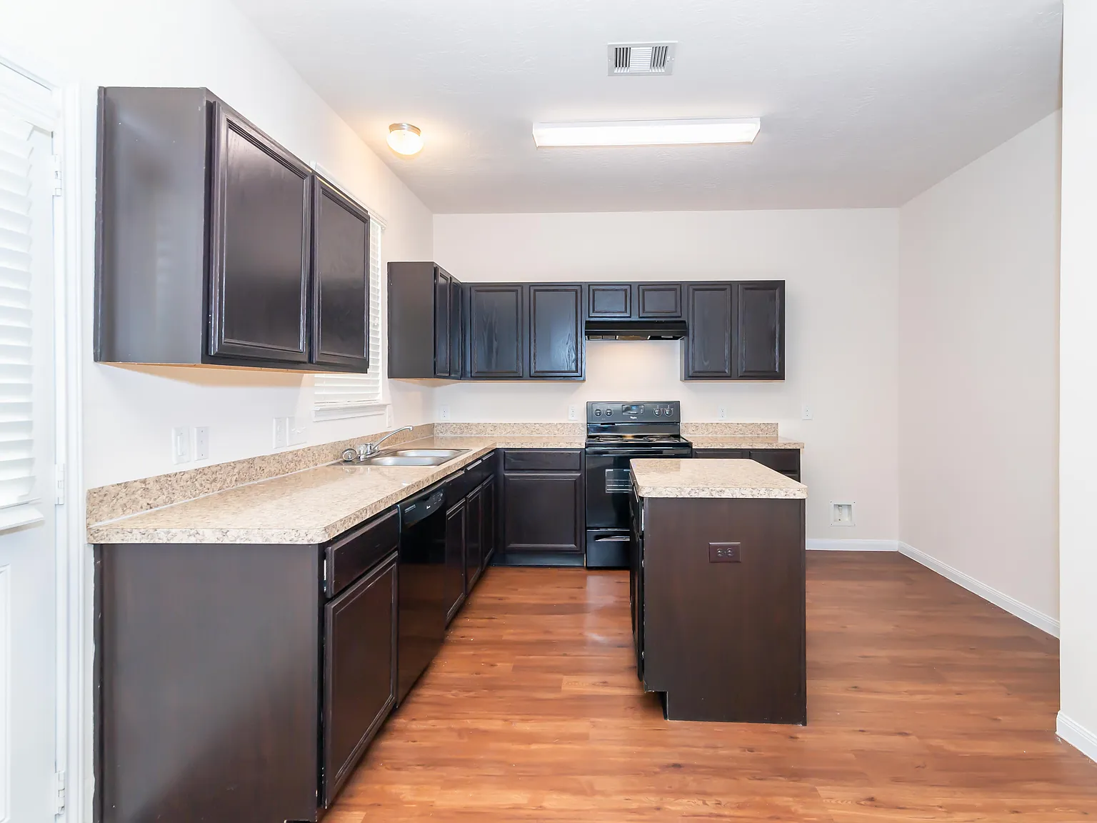 Brenwood Circle Townhomes — Photo 2