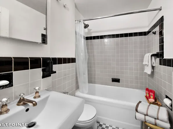 200 West 20th Street image 2 of 8