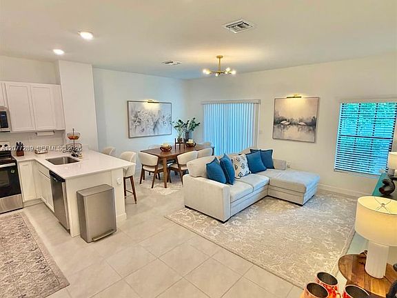 5th image of 856 SW 11th Way