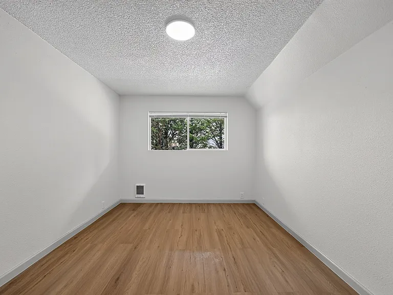The Clover Apartments — Photo 11