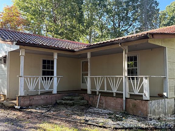 2nd image of 2124 Shoal Rd