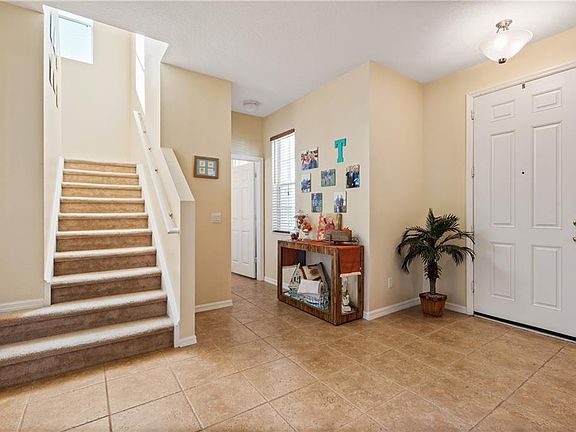 4th image of 1295 Parkside Dr