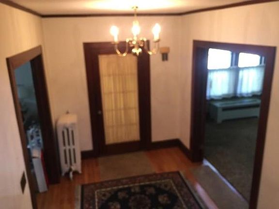 4th image of 813 Grove St