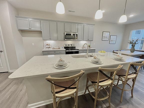 4th image of 36 Avery Meadows Dr