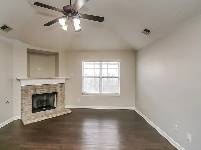 1719 Brentford Cv — Photo 6