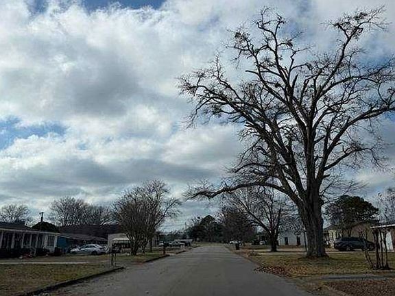 Exterior Neighborhood (street photo)