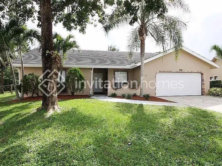 7002 NW 38th St — Photo 1