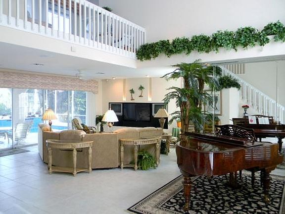 2nd image of 260 Hideaway Cir S