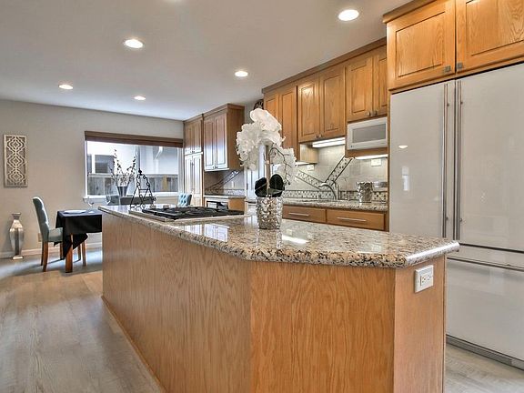 2nd image of 1058 Redmond Ave