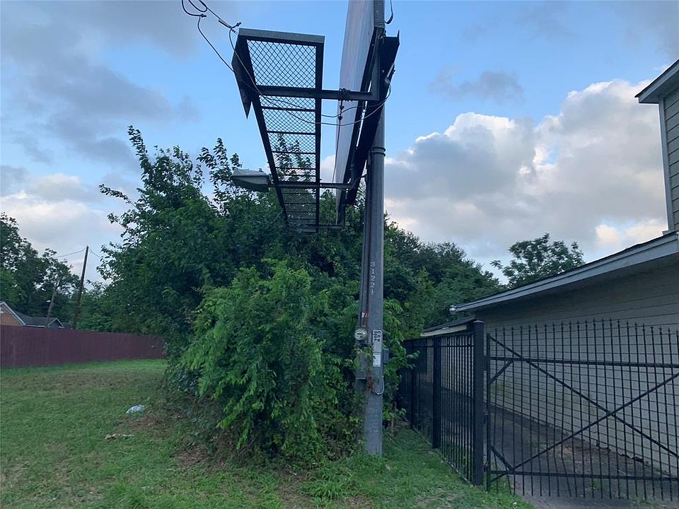 1st image of 3220 Airline Dr