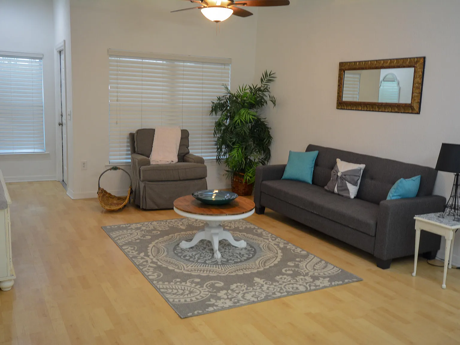 2 bed, 2.0 bath, 1330 sqft, $1,900 — Photo 1