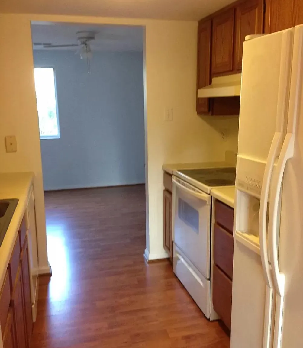 3 bed, 1.5 bath, 1344 sqft, $2,100 — Photo 3