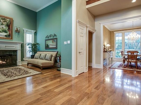 3rd image of 645 Hawthorn Cir