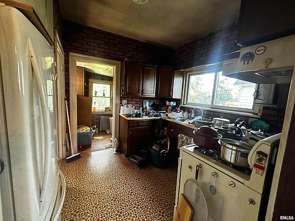 5th image of 211 1st Ave