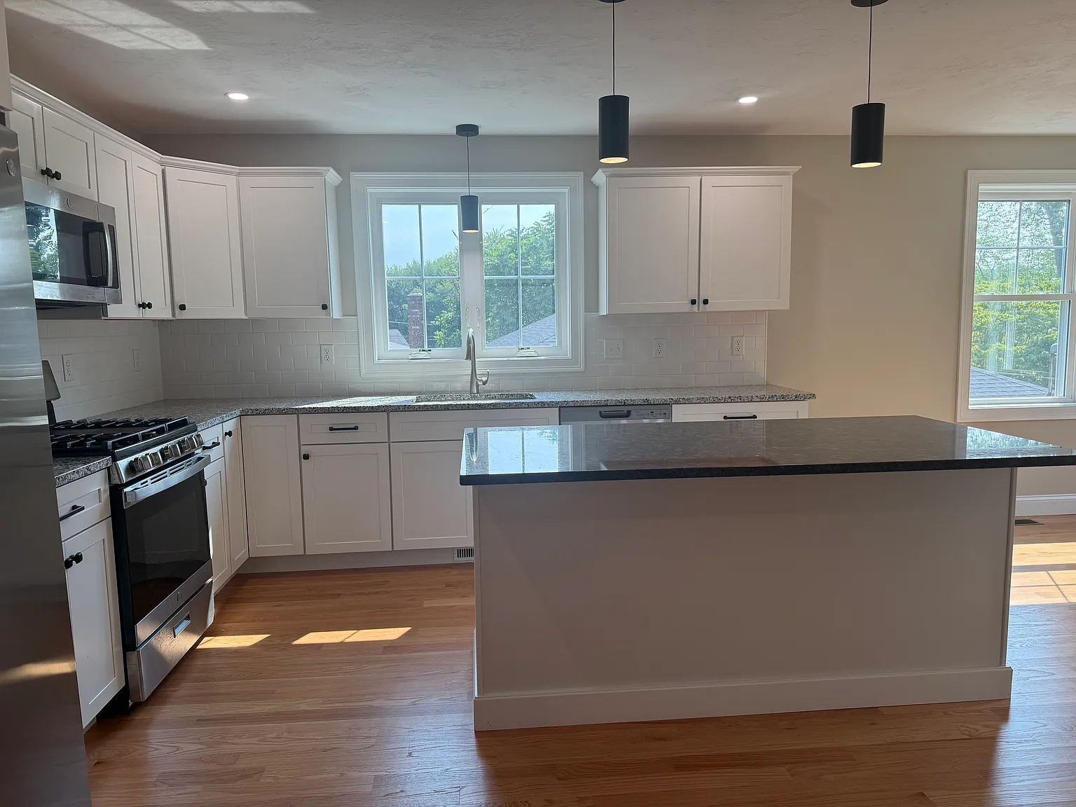 3 bed, 2147 sqft, $3,400 — Photo 2