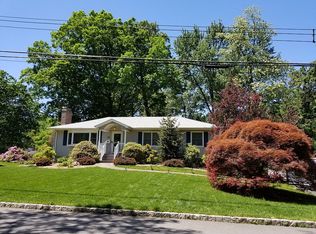 23 Exeter St, Morris Plains, NJ 07950