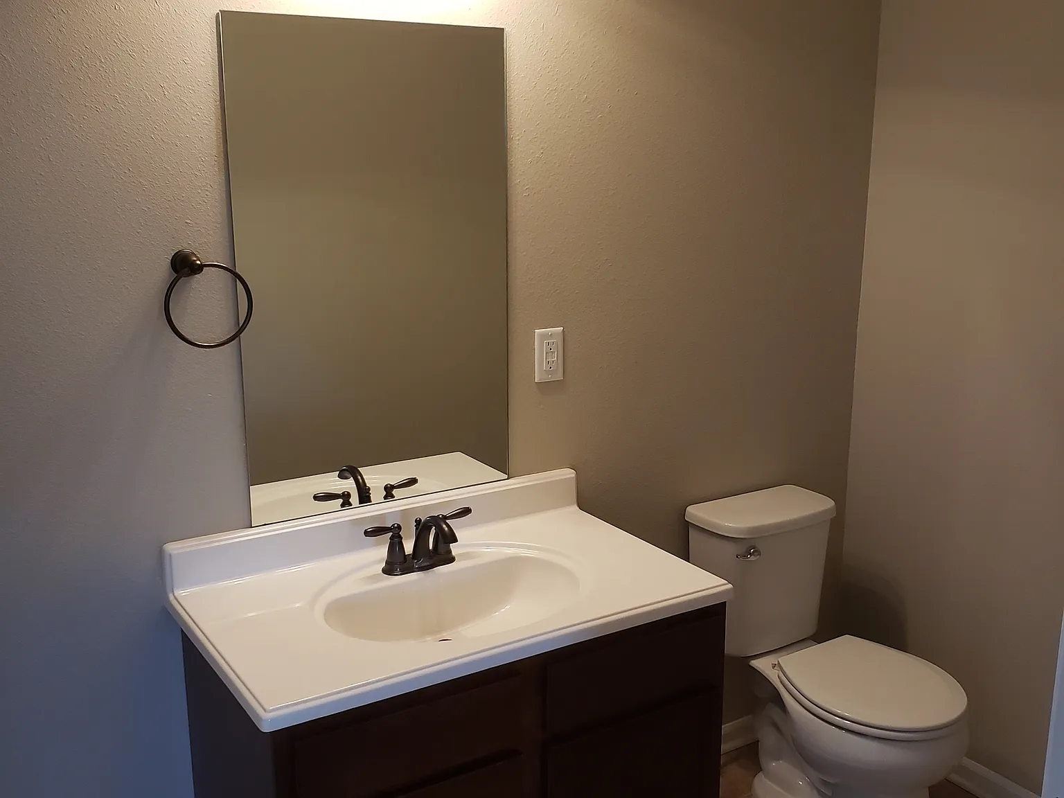 Reghan Place - 15001 — Photo 3
