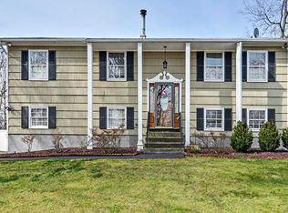 2877 Mead St, Yorktown Heights, NY 10598