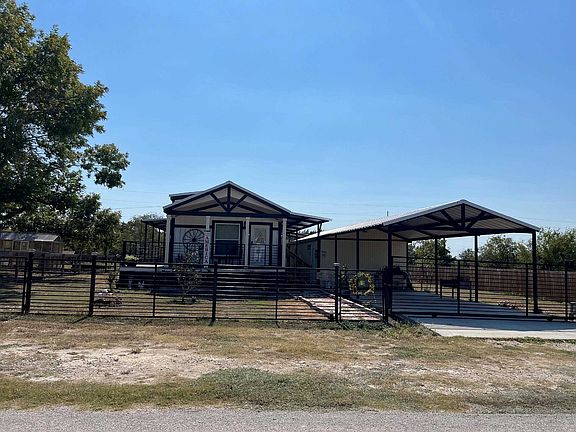 2nd image of 709 W Lampasas Street
