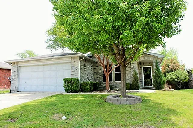 3 bed, 1518 sqft, $2,100 — Photo 1