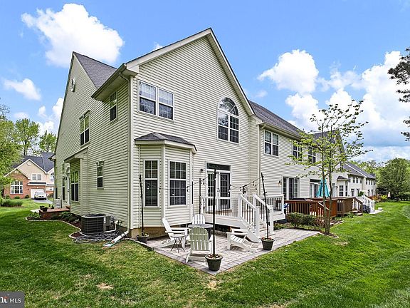 2nd image of 27 Forest Gate Ln