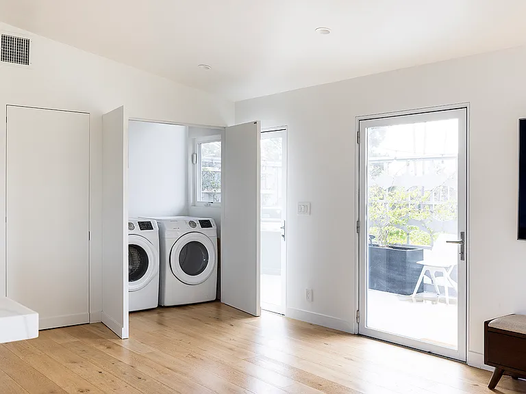 1504 Westcliff Dr #5 — Photo 19