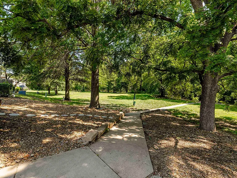 PEPPERTREE — Photo 15