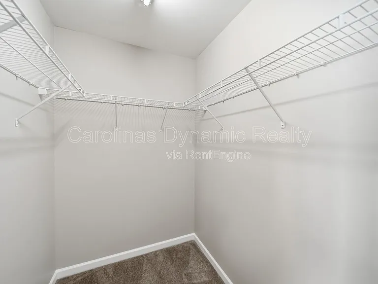 1526 Royal Auburn Ave — Photo 21