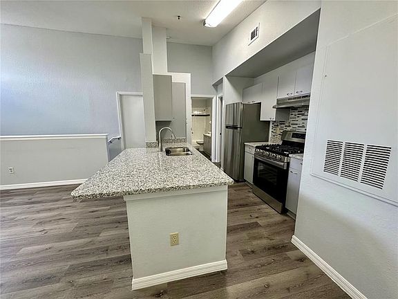 5th image of 1606 Columbia Arms Cir Unit 223