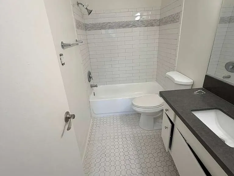 11840 Kittridge St — Photo 7