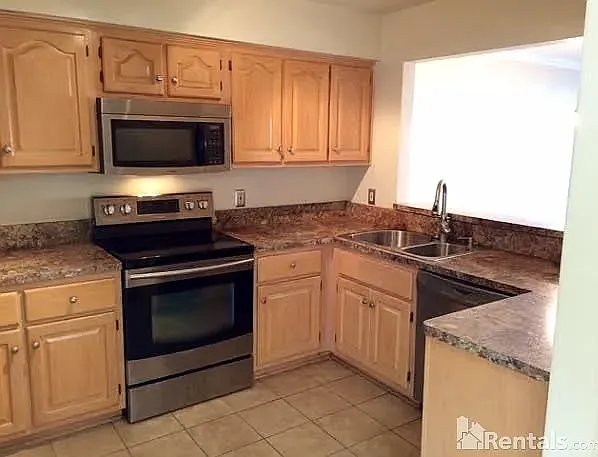 2 bed, 2.5 bath, 1322 sqft, $2,000 — Photo 4