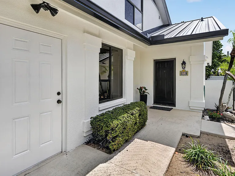 223 E River Park Dr — Photo 3