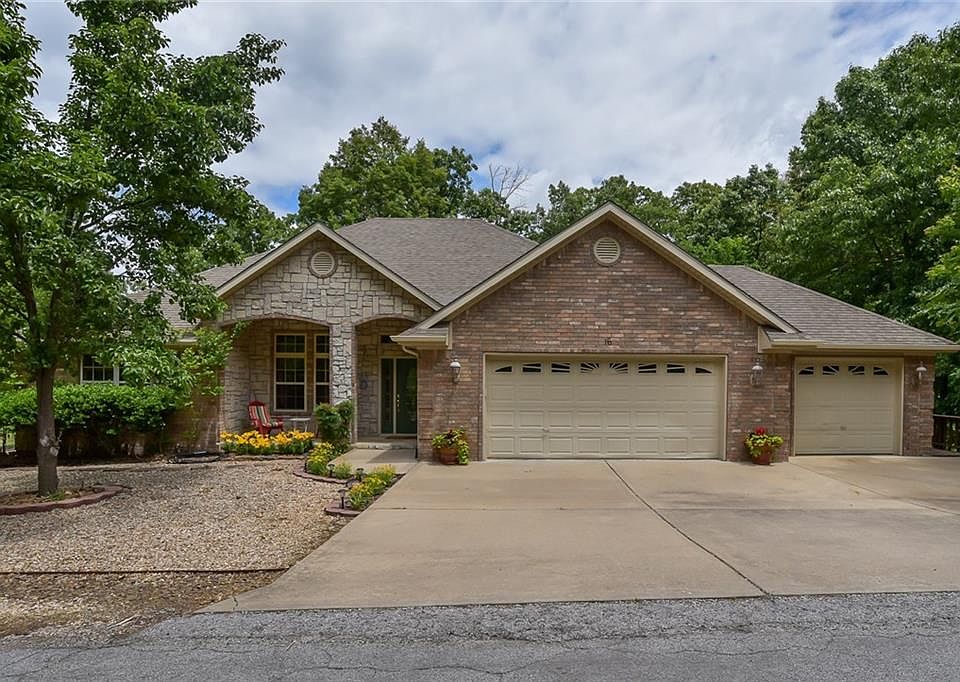 1st image of 16 Dornoch Ln