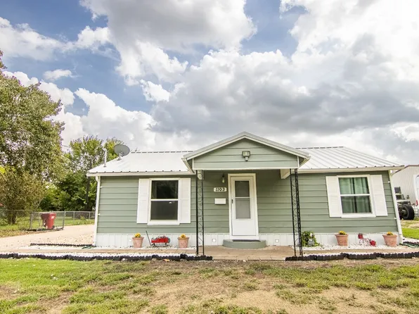 1103 Commerce St W, Honey Grove, TX 75446
