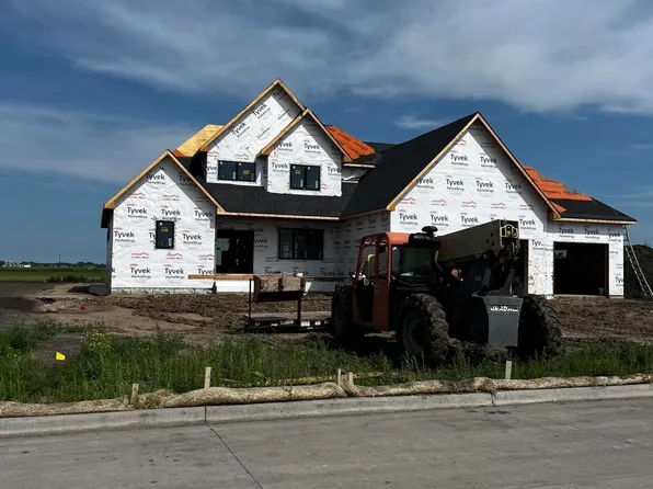 6461 Riggs Rd, Grand Forks, ND 58201