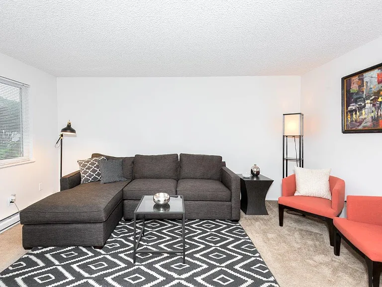 Fox Pointe — Photo 11