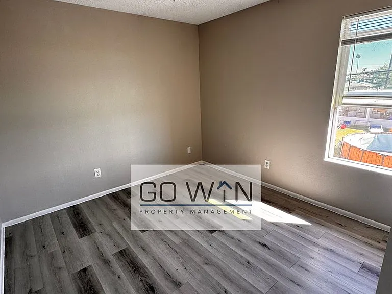 755 W 1st Ave — Photo 11