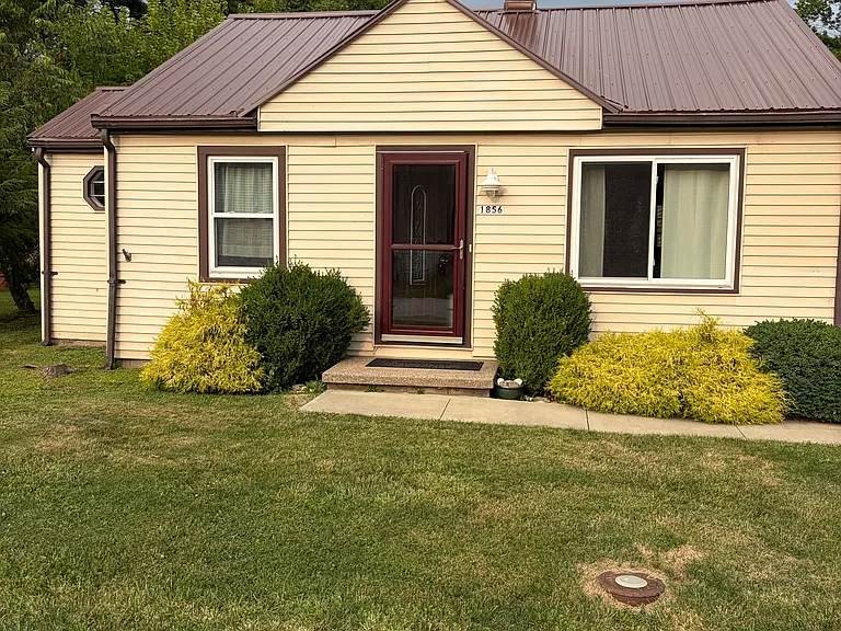 1856 Elm Dr — Photo 1