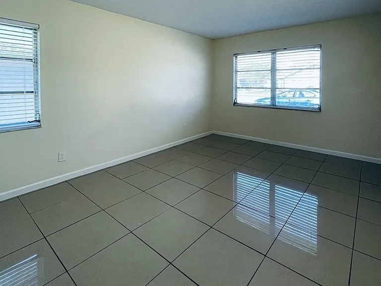 3619 SE 9th Pl #5 — Photo 36